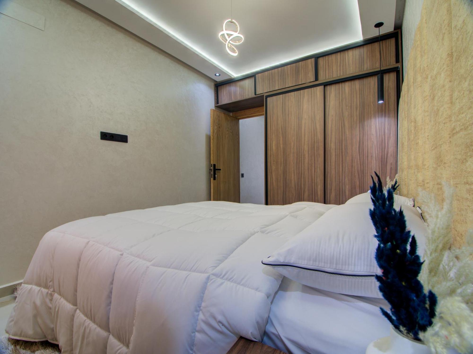 Cozy Large Living & Full Kitchen Apartment *