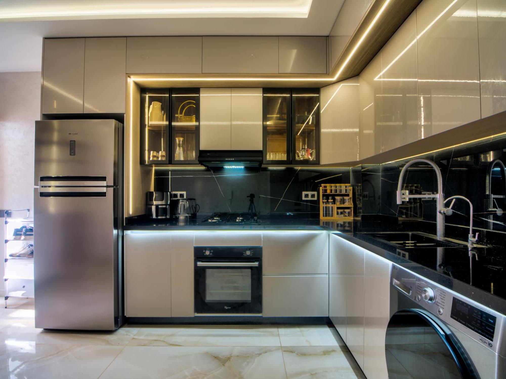 Cozy Large Living & Full Kitchen *